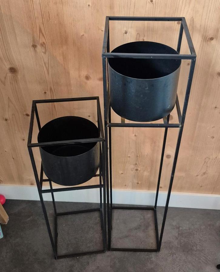 Set van 2 metalen plantenstandaards, Tuin en Terras, Tuinstekers, Zo goed als nieuw, Ophalen