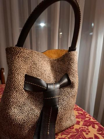 Leren Bucket Bag Panterprint beschikbaar voor biedingen