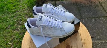 Adidas sneakers maat 43 1/3 beschikbaar voor biedingen