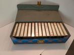 Koffertje + bespeelde cassettes 70 jaren (NAR, Kan, Bomans), Ophalen of Verzenden, Gebruikt, Overige genres, 2 t/m 25 bandjes