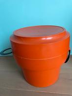 Vintage oranje kunststof opberger poef naaidoos poef opber, Verzamelen, Retro, Ophalen, Huis en Inrichting