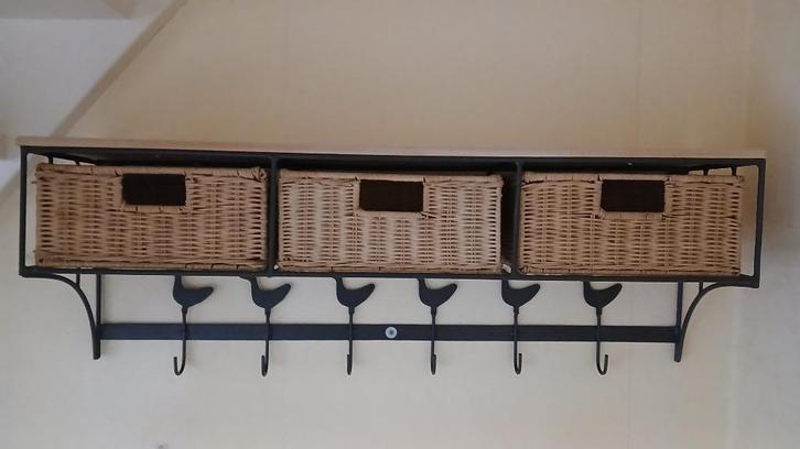 Leuke kapstok met rieten manden, Huis en Inrichting, Woonaccessoires | Kapstokken, Gebruikt, Wandkapstok, Minder dan 100 cm, Metaal
