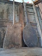 Stoere oude houten bakkers schep pizza, Ophalen
