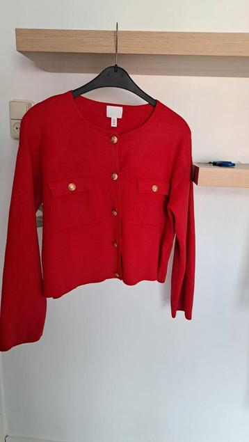 Rode Cardigan met Gouden Knopen beschikbaar voor biedingen