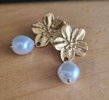 Oorbellen Floral Collectie goud/parel staal tip Moederdag beschikbaar voor biedingen