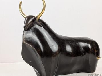 stier brons beschikbaar voor biedingen