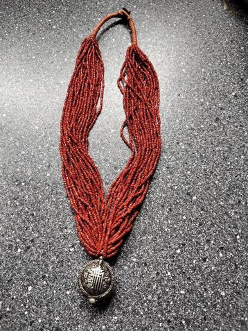 Bloed Koraal Ketting ,Antiek Himalaya ,Zilver Amulet  beschikbaar voor biedingen