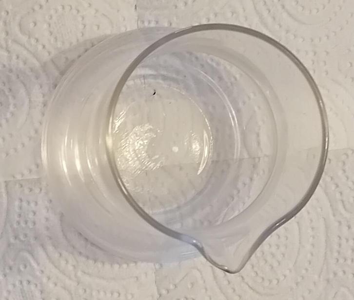Te Koop: Een glazen wijn kannetje, zgn pichet. , Verzamelen, Glas en Borrelglaasjes, Gebruikt, Overige typen, Ophalen of Verzenden