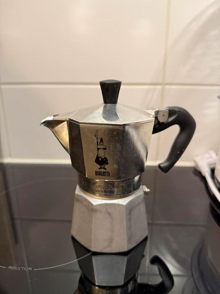 Bialetti Moka Express Koffiezetapparaat 3Cup Espresso Maker, Huis en Inrichting, Keuken | Keukenbenodigdheden, Gebruikt, Ophalen of Verzenden