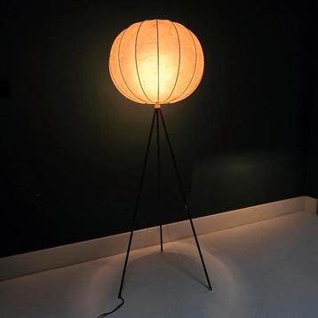 Vintage vloerlamp cocoon lamp goldkant op ijzeren 3 poot  beschikbaar voor biedingen