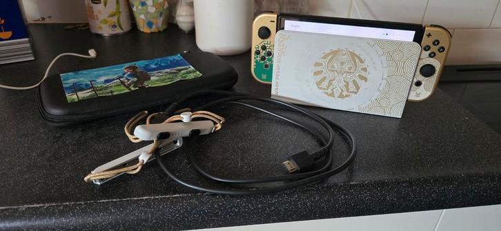Nintendo Switch OLED Zelda Limited Edition + Mario, Spelcomputers en Games, Games | Nintendo Switch, Zo goed als nieuw, Avontuur en Actie