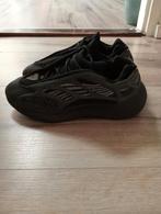 Yeezy 700 V3 dark glow, Kleding | Heren, Schoenen, Gedragen, Adidas Yeezy, Ophalen of Verzenden