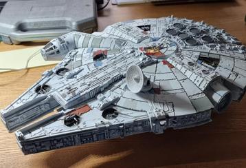 Millennium Falcon 1/72 (met led verlichting) beschikbaar voor biedingen