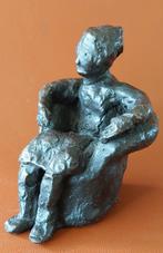 Beeldje brons oude vrouw in fauteuil, Antiek en Kunst, Antiek | Koper en Brons, Ophalen of Verzenden