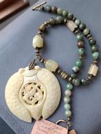 183 Ketting met amulet Jade Cicade met draak in centrum hart, Ophalen of Verzenden
