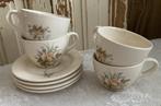 4 x Vintage kop en schotels met zalmkleurige bloemetjes, Ophalen of Verzenden