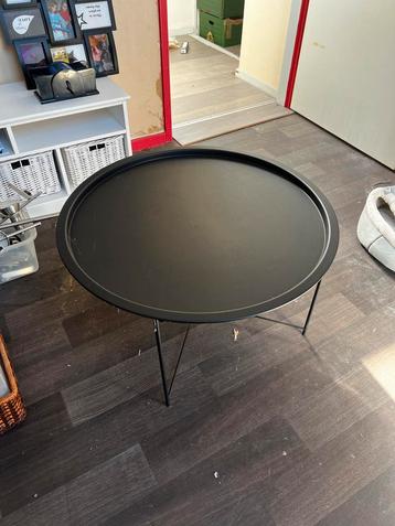 Zwarte ronde bijzettafel beschikbaar voor biedingen