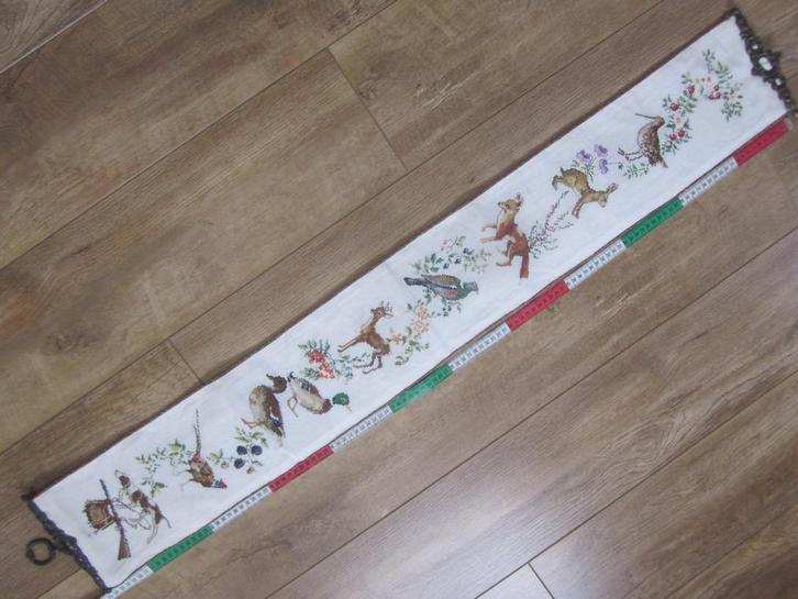 Fijn geborduurd schellekoord jacht kaaslinnen + ornamenten, Hobby en Vrije tijd, Borduren en Borduurmachines, Zo goed als nieuw