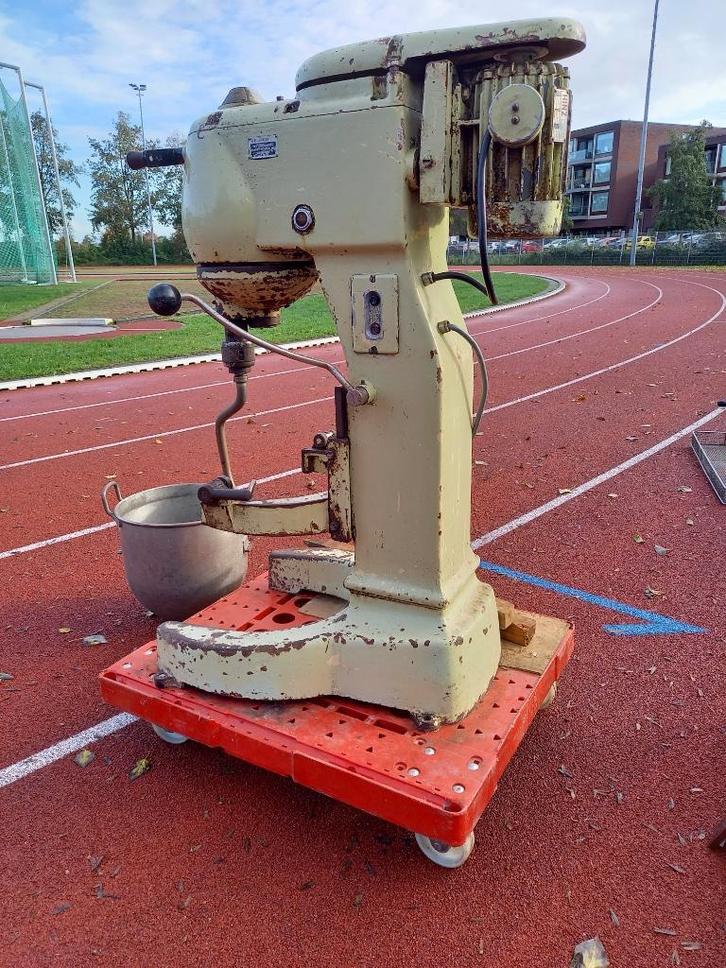 Deegmachine / Kneedmachine - Oliebollen - 400V, Witgoed en Apparatuur, Keukenmixers, Gebruikt, 4 liter of meer, 3 snelheden of meer