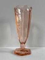 Vintage roze/zalm kleurige glazen vaas met zeshoekige voet, Ophalen