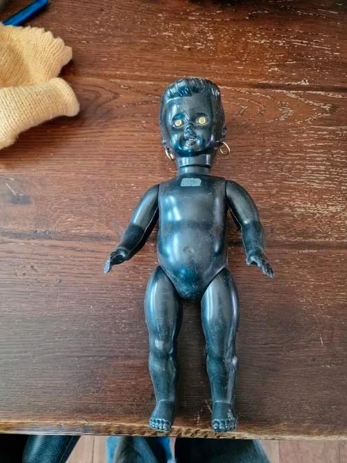 zeldzame donkere pop uit de jaren 50 ze is 31 cm, Verzamelen, Poppen, Zo goed als nieuw, Ophalen of Verzenden