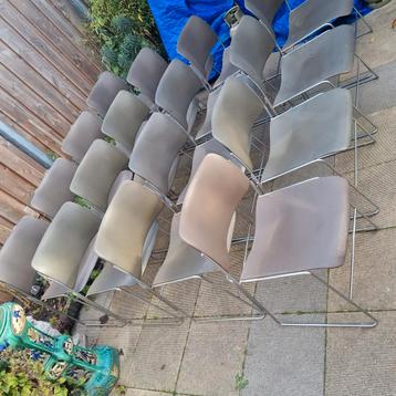 Prachtige vintage David Rowland stoelen kleur Taupe/olijf beschikbaar voor biedingen