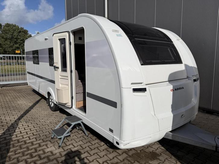 Adria ALPINA 663 HT zsm meer info / net binnengekregen, Caravans en Kamperen, Caravans, Bedrijf, 1500 - 2000 kg, Adria, 8 meter en meer