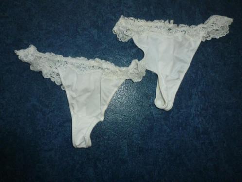 2 super mooie creme kante strings maat M merk hunkemoller, Kleding | Dames, Ondergoed en Lingerie, String, Beige, Ophalen of Verzenden