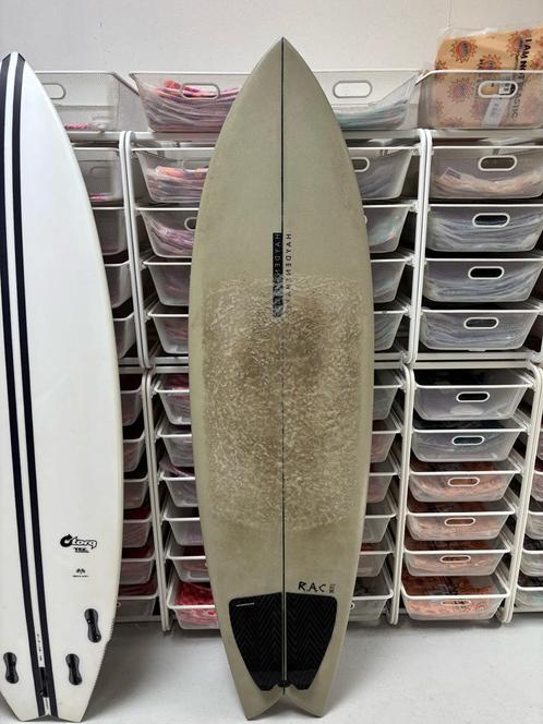 Te koop aangeboden HaydesShapes Hypto twinfin 6’4, Watersport en Boten, Golfsurfen, Gebruikt, Shortboard, Ophalen