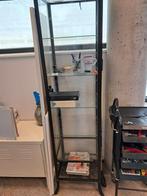 Twee glazen kastje van Ikea op pootjes, Ophalen, Zo goed als nieuw