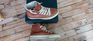 Mooie Gevoerde leren CONVERSE ALL STAR. Maat 37.5....(.4.5)  beschikbaar voor biedingen