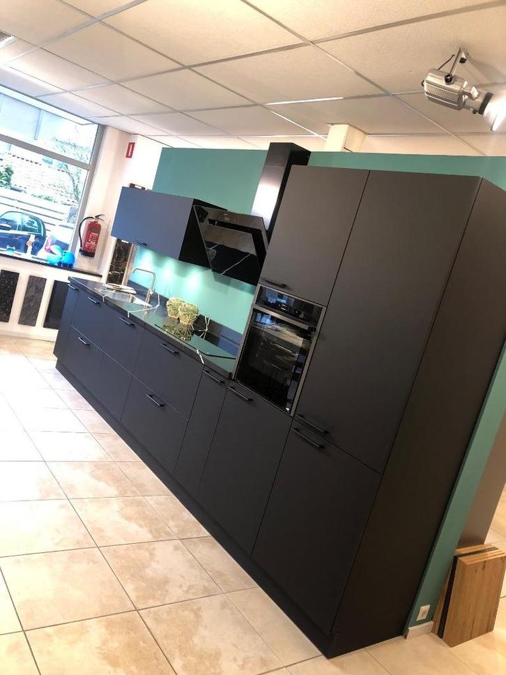 Zwarte showroomkeuken Neff Silestone, Huis en Inrichting, Keuken | Complete keukens, Nieuw, Overige typen, Zwart, Composiet, Ophalen