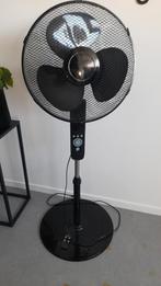 Staande zwarte ventilator, Ophalen, Ventilator met afstandsbediening, Zo goed als nieuw