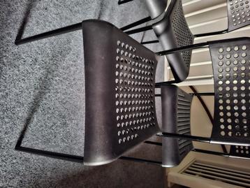 Stoelen beschikbaar voor biedingen