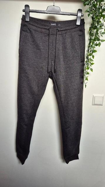 Nieuwe donkergrijze joggingbroek van Pull & Bear | Maat S beschikbaar voor biedingen