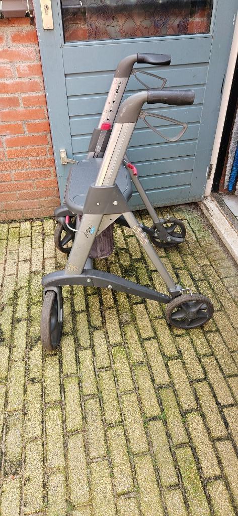 active lichtgewicht rollator, Diversen, Rollators, Zo goed als nieuw, Lichtgewicht, Opvouwbaar, Ophalen