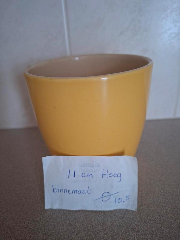 Bloempot geel aardewerk nieuw., Huis en Inrichting, Woonaccessoires | Vazen, Nieuw, Geel, Minder dan 50 cm, Aardewerk of Porselein