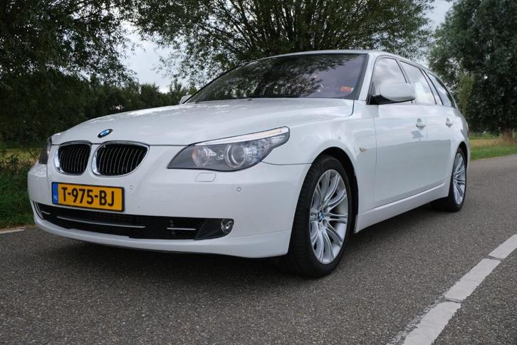 Bomvolle BMW 550i | 2008 | Wit | FULL OPTIONS! | YOUNGTIMER, Auto's, BMW, Particulier, 5-Serie, ABS, Achteruitrijcamera, Adaptieve lichten
