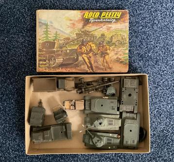 Diverse Roco tanks HO 1 schaal 1:87 + catalogus beschikbaar voor biedingen