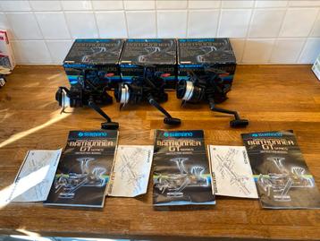 3x Shimano graphite baitrunner 4500GT met dozen en papieren beschikbaar voor biedingen