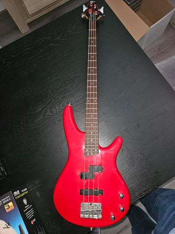 Bloedrode Basgitaar - Soundgear Deal! beschikbaar voor biedingen