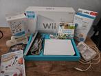 Wii met extra's en spelletjes, Spelcomputers en Games, Spelcomputers | Nintendo Wii, Met 2 controllers, Gebruikt, Ophalen of Verzenden
