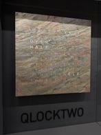 Nieuw Biegert en Funk Qlocktwo Glintscape Woordklok Klok 90, Huis en Inrichting, Woonaccessoires | Klokken, Nieuw, Ophalen of Verzenden