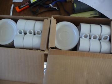 kop en schotel 2 dozen = 24 stuks beschikbaar voor biedingen