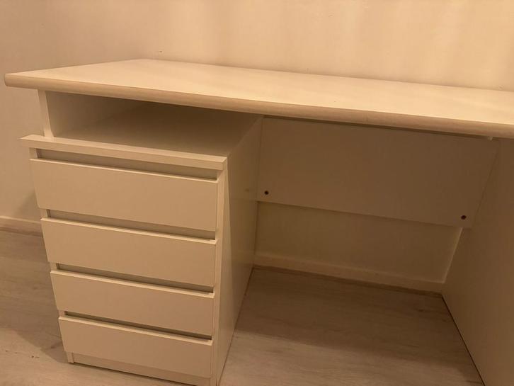 Ikea malm bureau wit, Huis en Inrichting, Bureaus, Zo goed als nieuw, Bureau, Ophalen