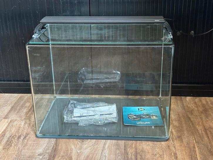 43L Aquarium met verlichting en glazen lily pipes, Dieren en Toebehoren, Vissen | Aquaria en Toebehoren, Gebruikt, Leeg aquarium