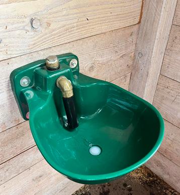 Drinkbak paard beschikbaar voor biedingen