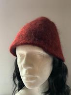 Donker rode vintage cloche hoed, Kleding | Dames, Hoeden en Petten, Ophalen of Verzenden, Hoed, Zo goed als nieuw