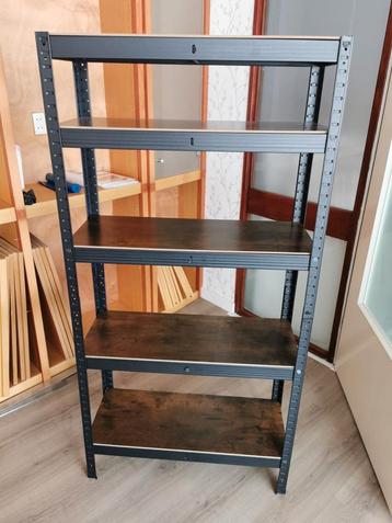 Stevige Stellingkast met 5 planken beschikbaar voor biedingen
