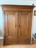 Klassieke houten kast met houtsnijwerk, Ophalen